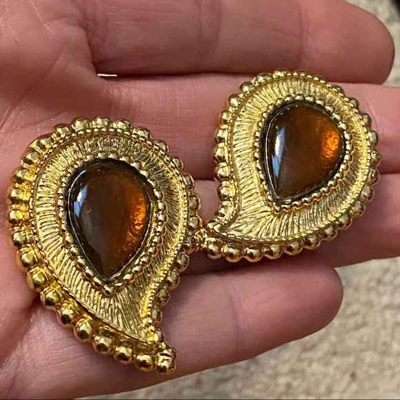 Gold Tone and Amber Colored  Acrylic Paisley Earrings - Picture 6 of 8